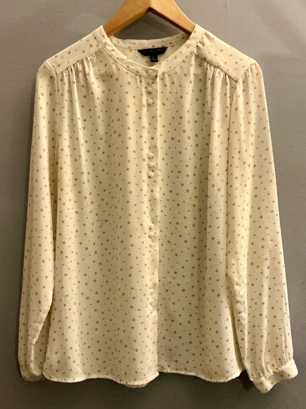 Banana Republic Star Print Blouse Medium Cream Gold Button Front Long Sleeve